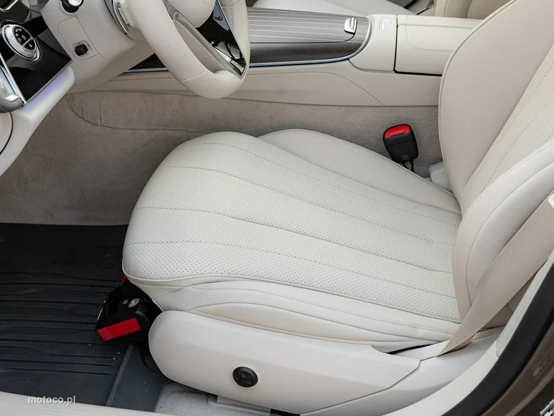 Mercedes-Benz Klasa E W214 E 220 12