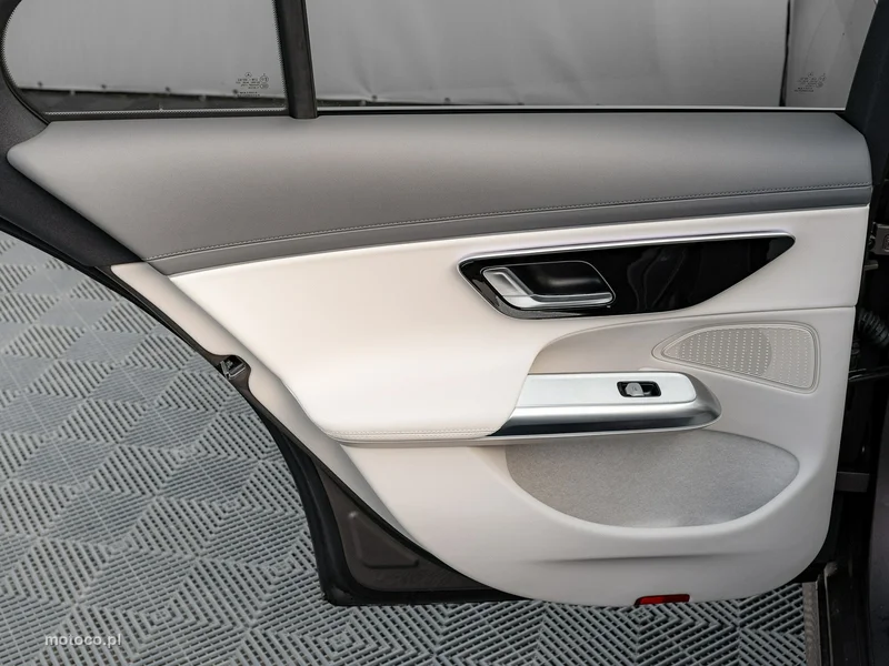 Mercedes-Benz Klasa E W214 E 220 22