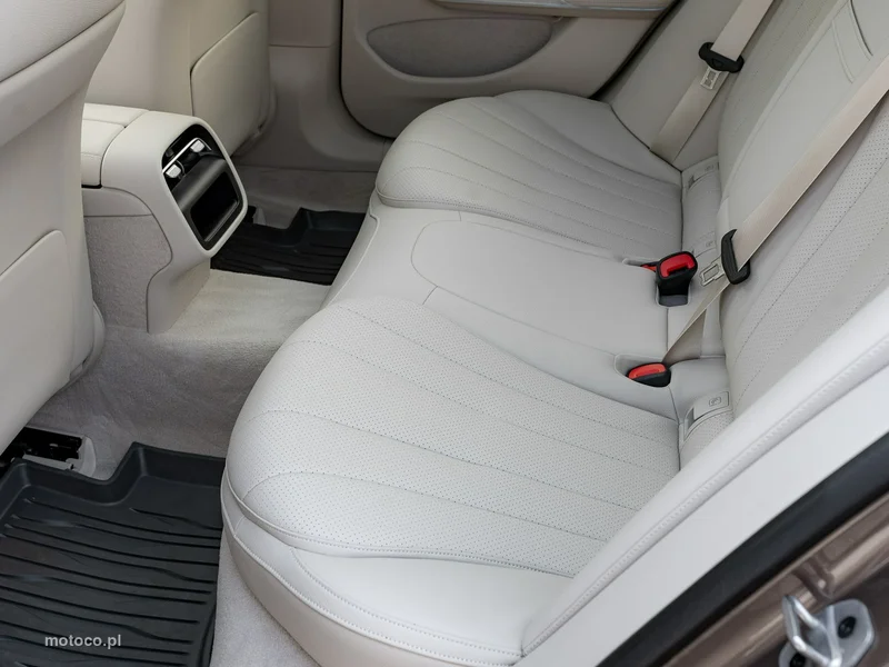 Mercedes-Benz Klasa E W214 E 220 24