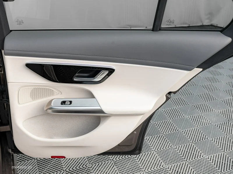 Mercedes-Benz Klasa E W214 E 220 27