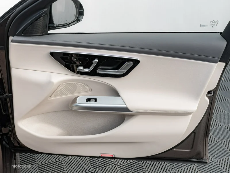Mercedes-Benz Klasa E W214 E 220 29