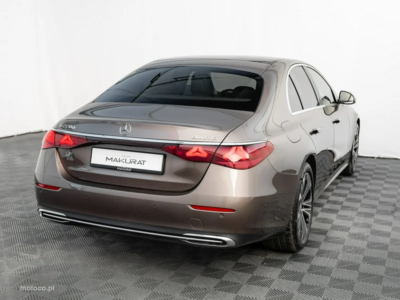 Mercedes-Benz Klasa E W214 E 220 5