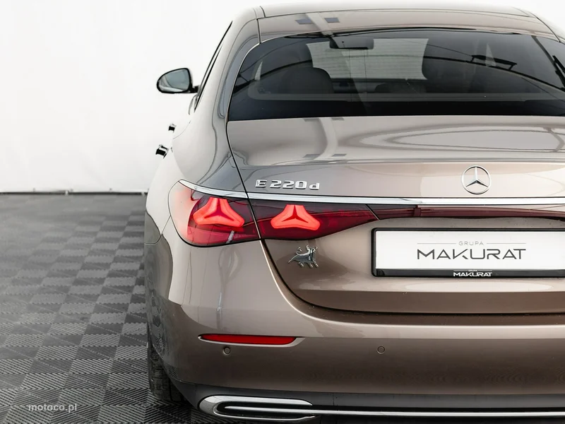 Mercedes-Benz Klasa E W214 E 220 10