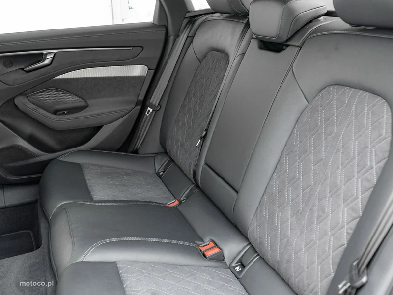 Audi A6 C8 26