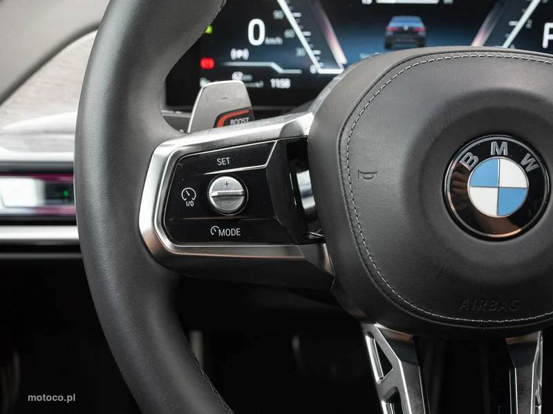 BMW Seria 7 G70 740 13