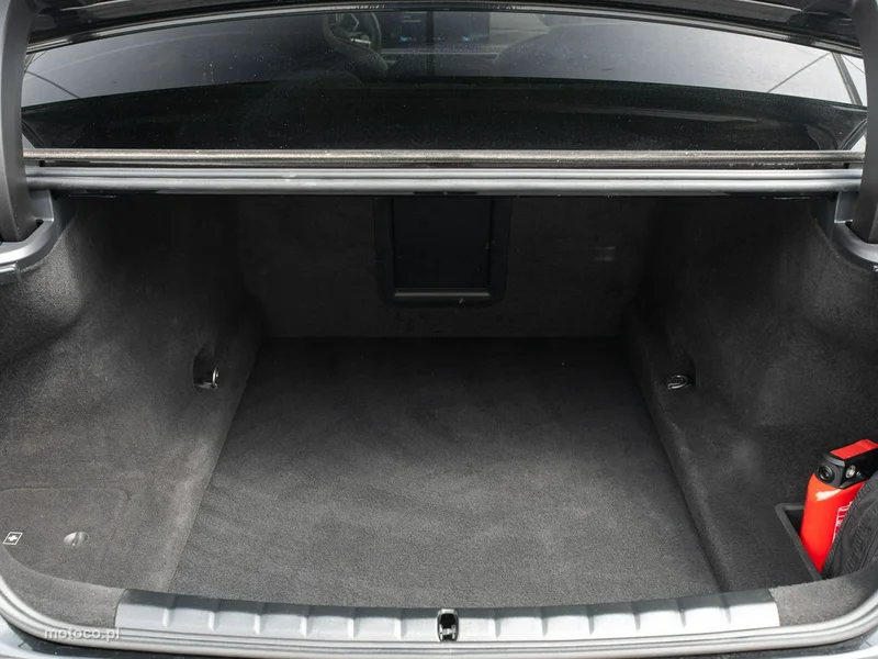 BMW Seria 7 G70 740 27