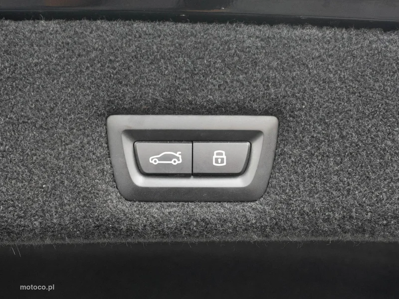 BMW Seria 7 G70 740 28