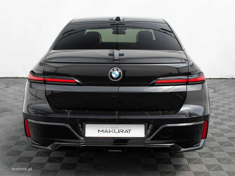 BMW Seria 7 G70 740 8