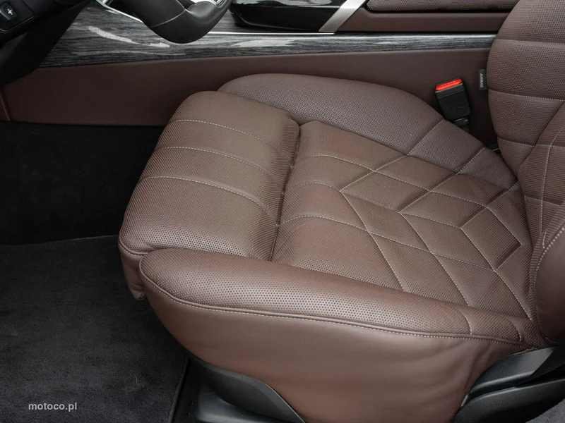 BMW Seria 7 G70 740 10