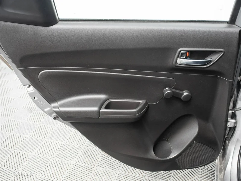 Suzuki Swift 18