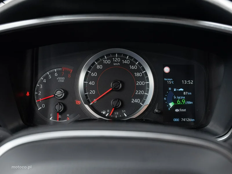 Toyota Corolla E210 12