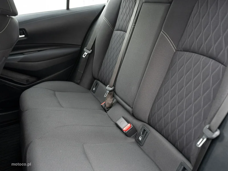 Toyota Corolla E210 23