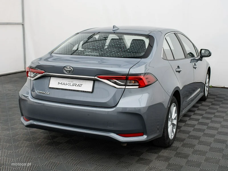 Toyota Corolla E210 5