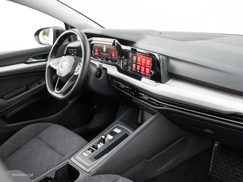 Volkswagen Golf VIII 27