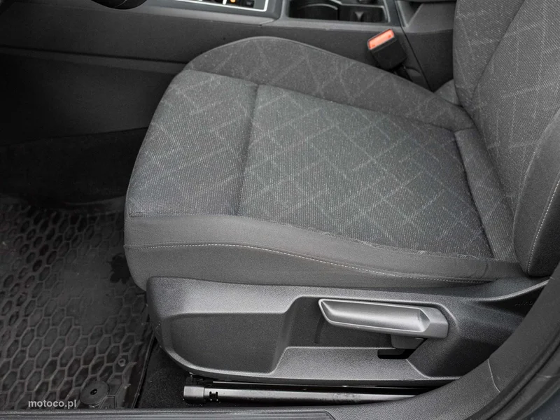 Volkswagen Golf VIII 10