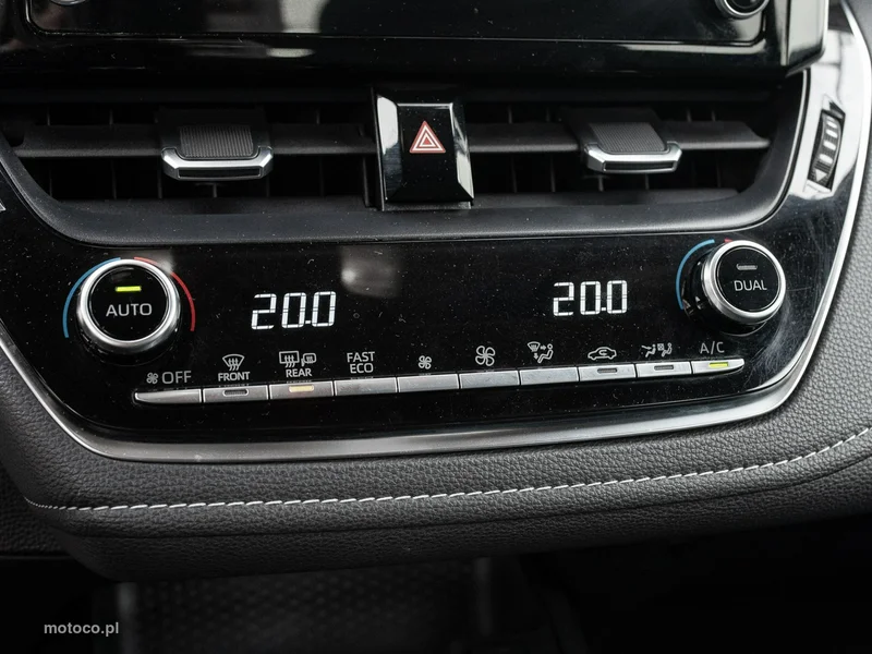 Toyota Corolla E210 16