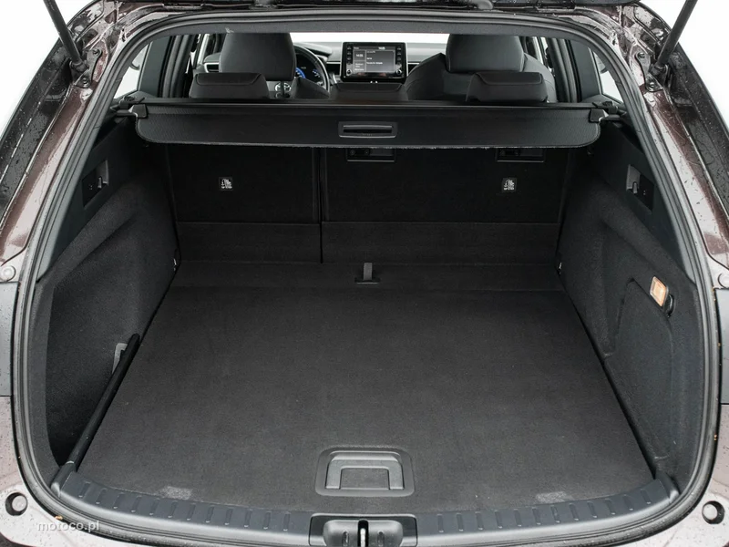 Toyota Corolla E210 23