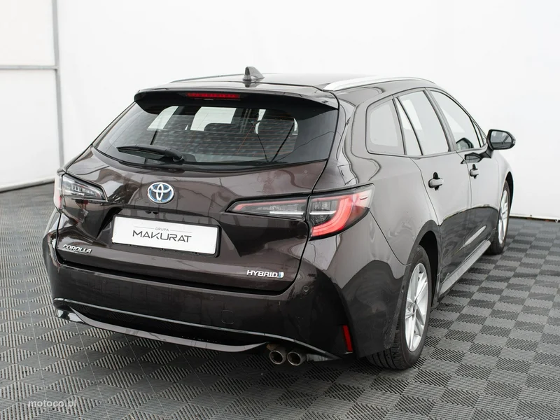 Toyota Corolla E210 5