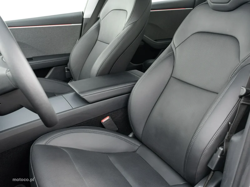 Tesla Model 3 11