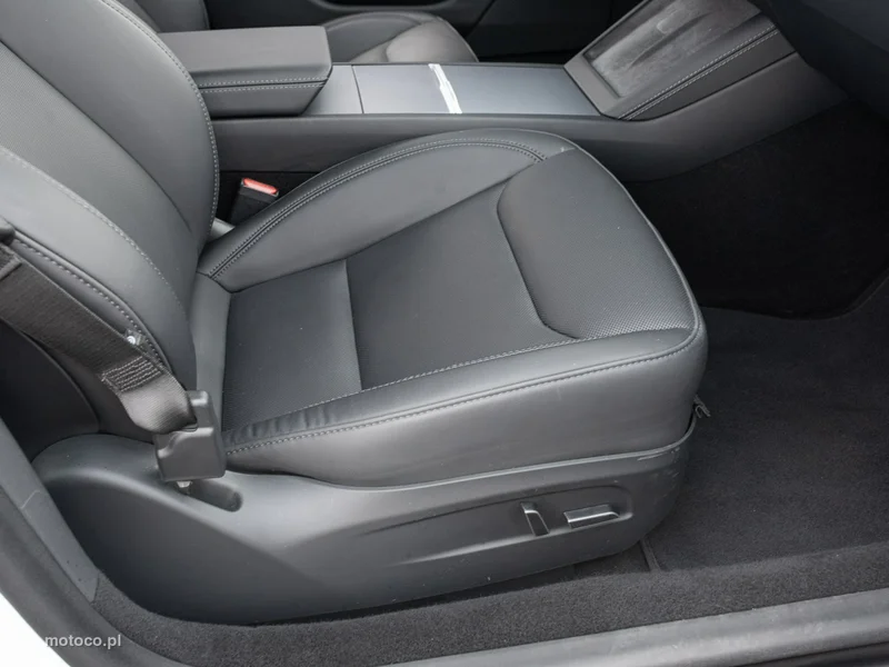 Tesla Model 3 27