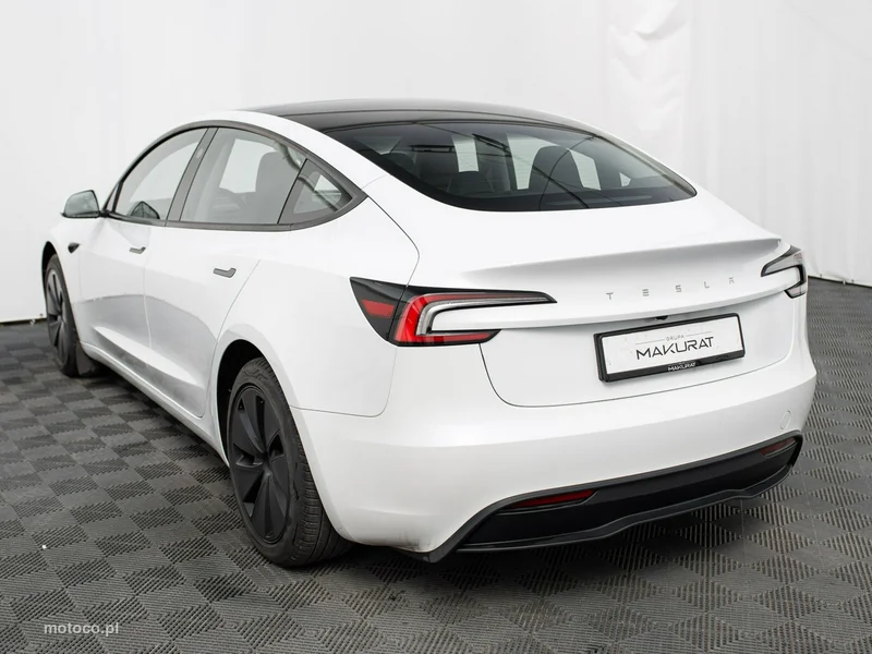 Tesla Model 3 4