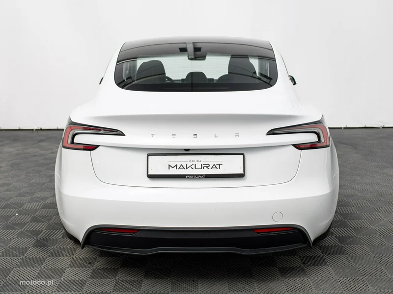 Tesla Model 3 8
