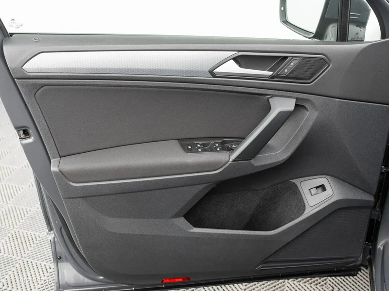 Volkswagen Tiguan AD 9