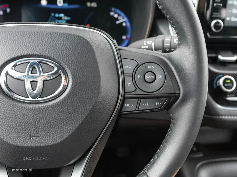 Toyota Corolla E210 13