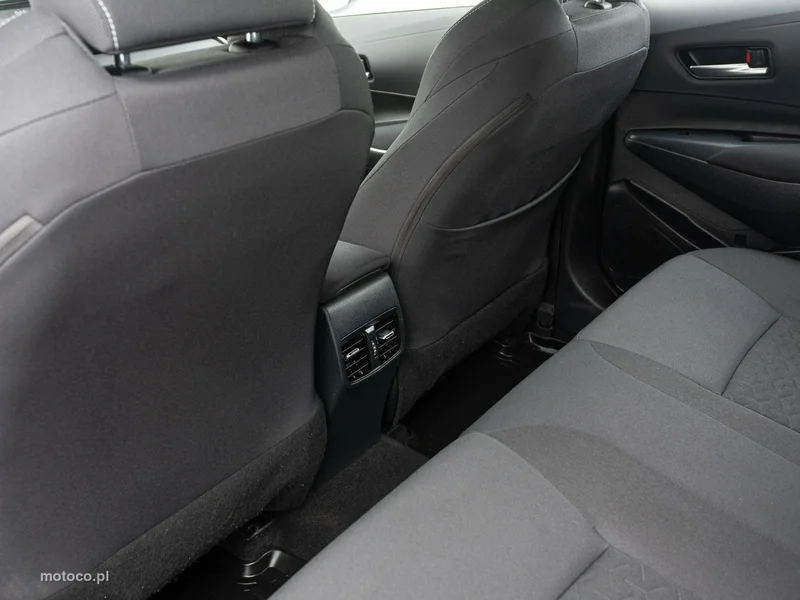 Toyota Corolla E210 21