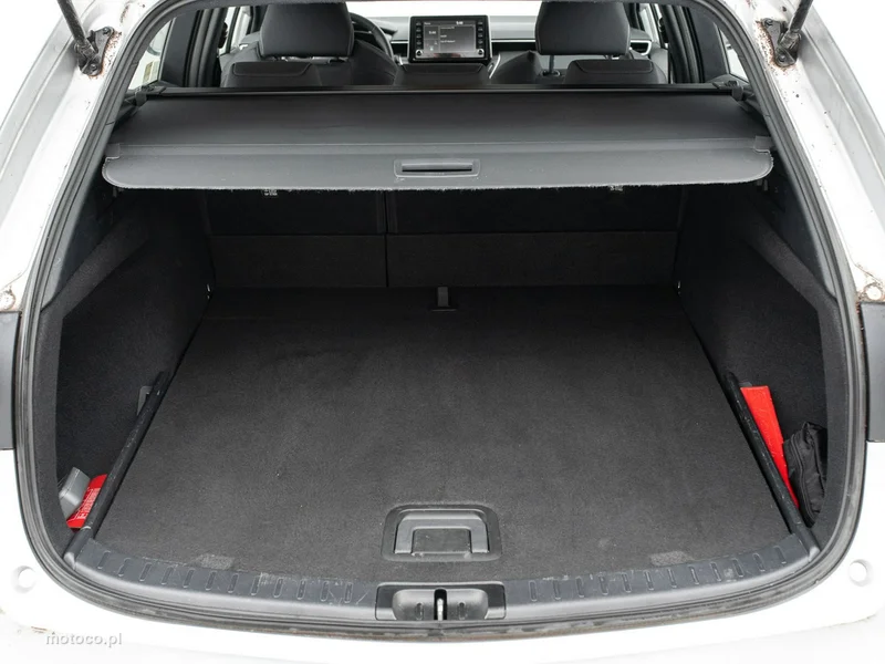 Toyota Corolla E210 23