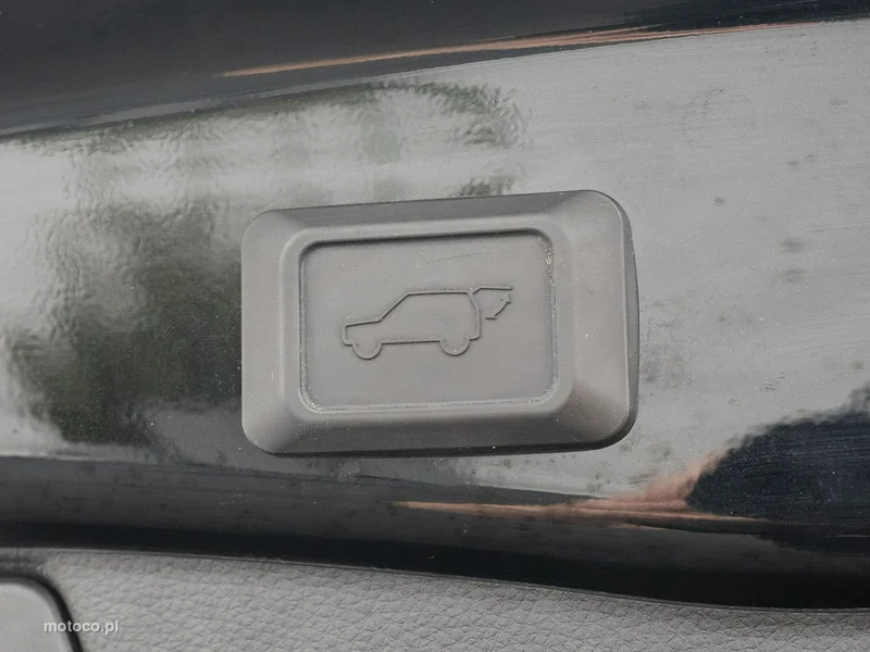 Toyota RAV 4 XA50 25