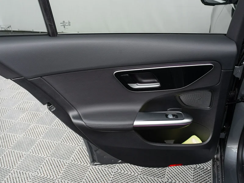 Mercedes-Benz Klasa C W206 C 220 24