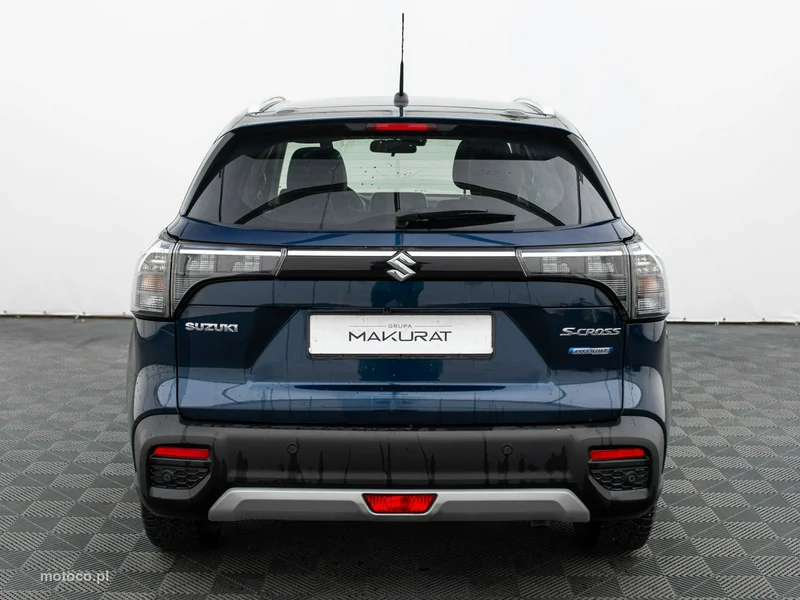 Suzuki S-Cross 8