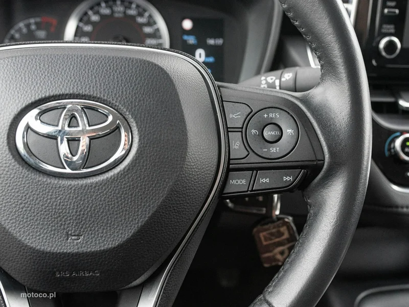 Toyota Corolla E210 13