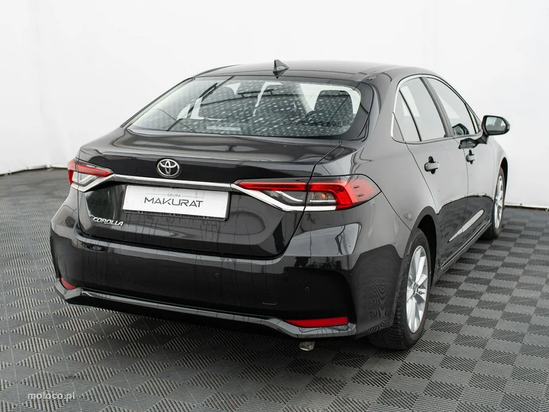 Toyota Corolla E210 5