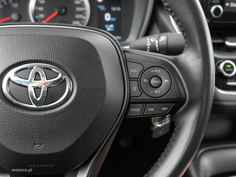 Toyota Corolla E210 13