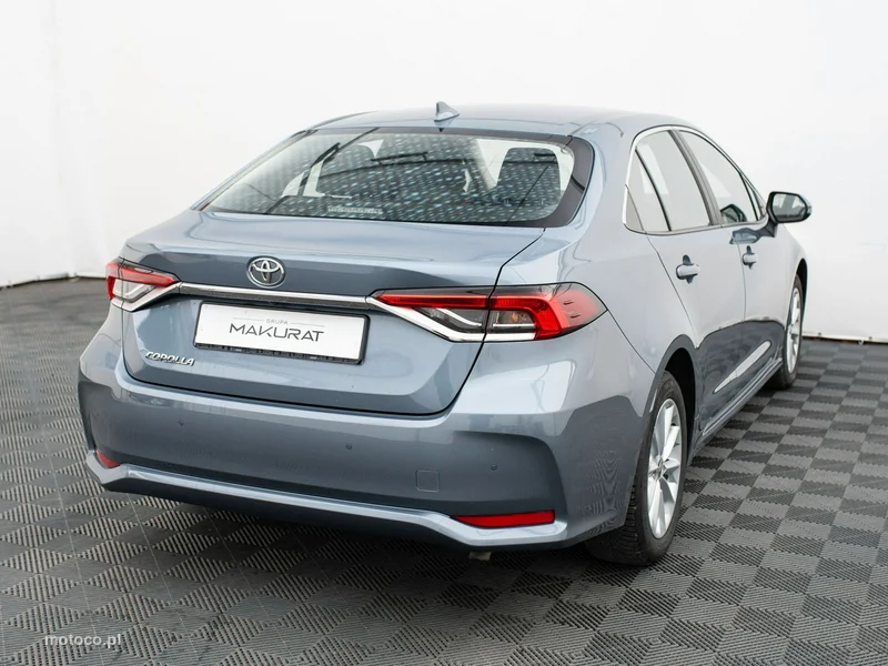 Toyota Corolla E210 5