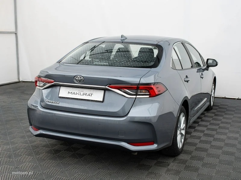 Toyota Corolla E210 5