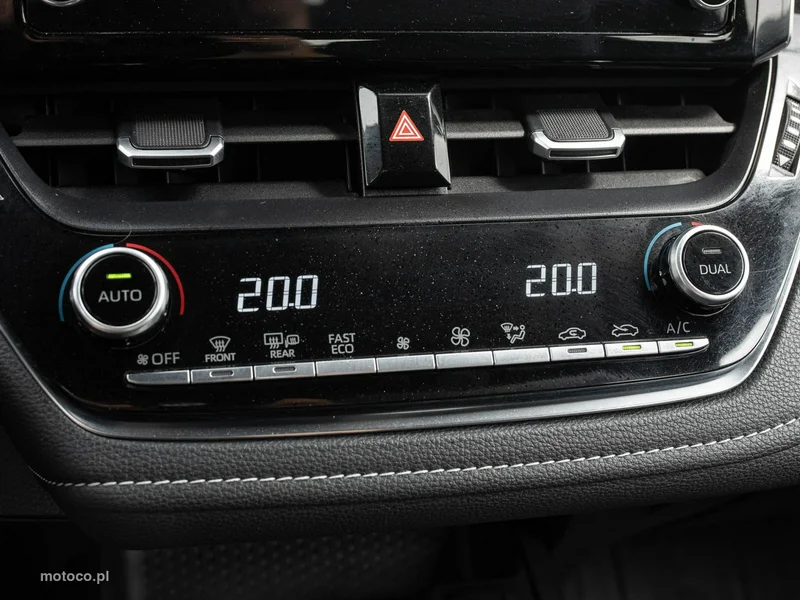 Toyota Corolla E210 16