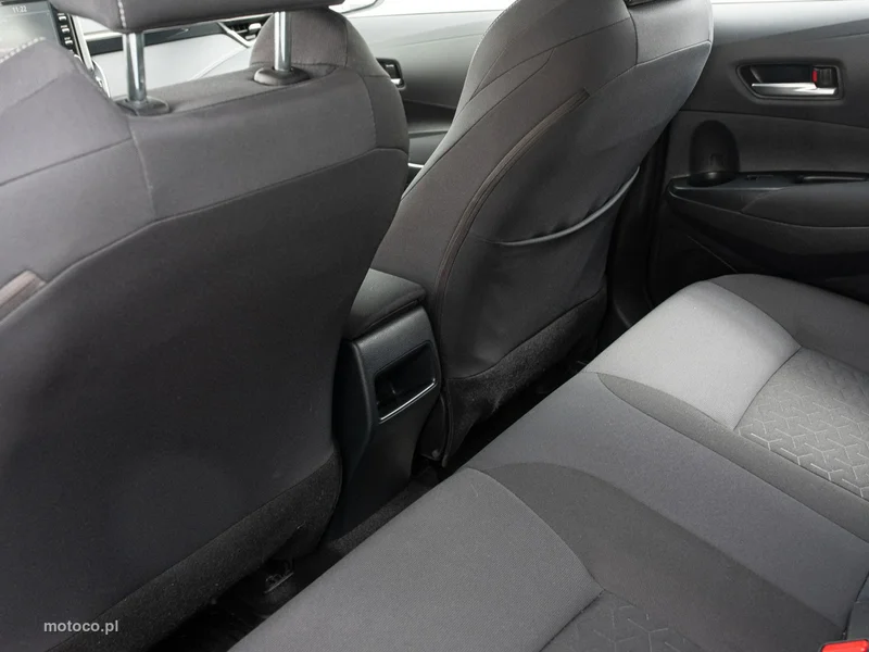 Toyota Corolla E210 21