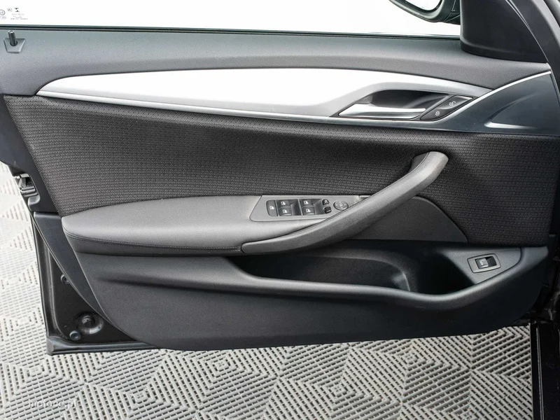 BMW Seria 5 G30 520 9
