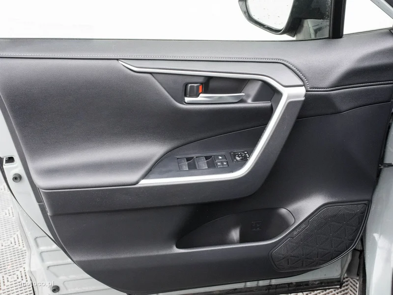 Toyota RAV 4 XA50 9