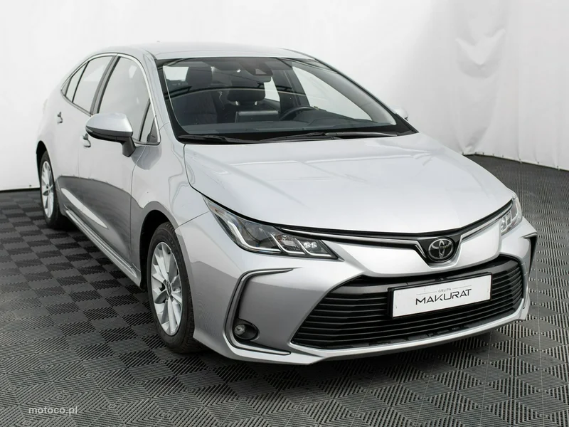 Toyota Corolla E210 3
