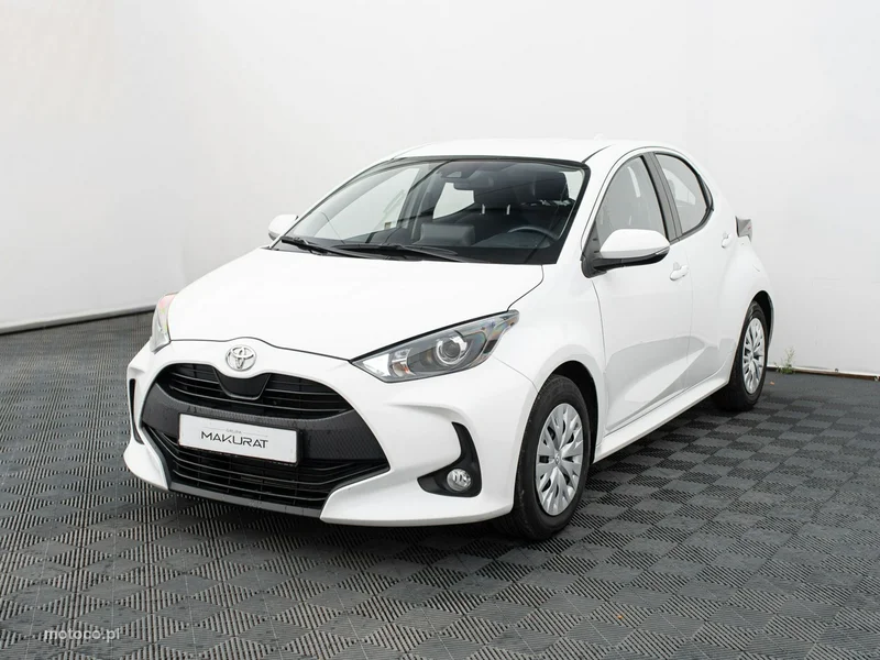 Toyota Yaris XP210 2