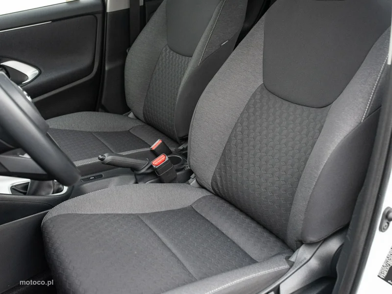 Toyota Yaris XP210 11