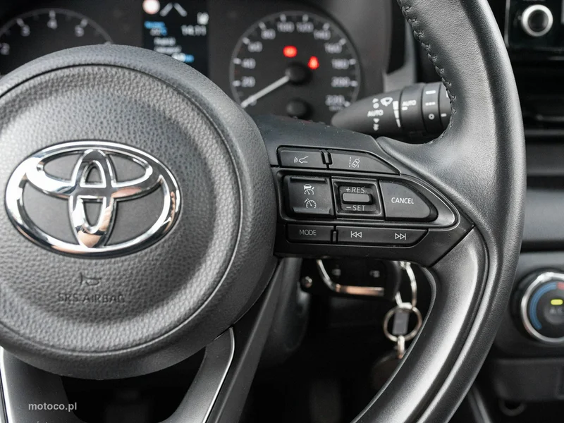 Toyota Yaris XP210 14