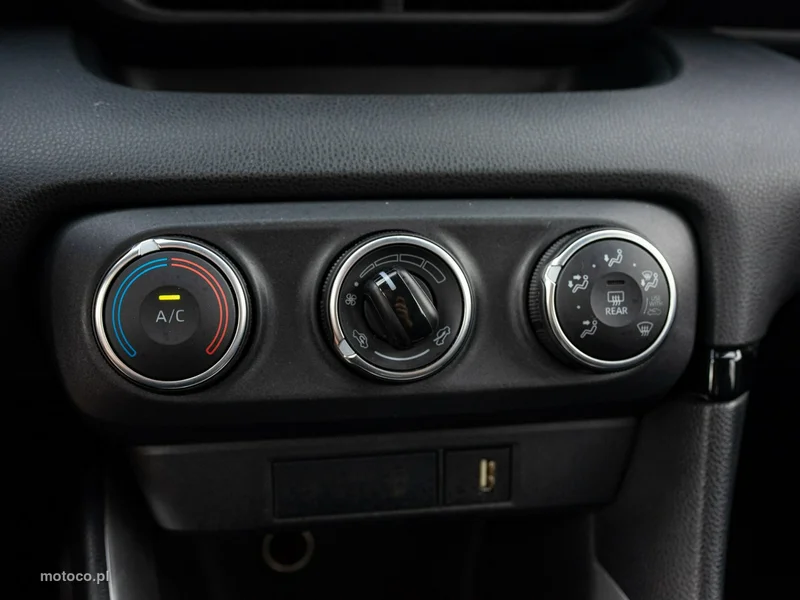 Toyota Yaris XP210 16