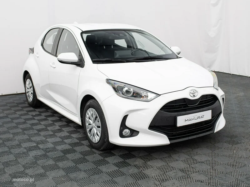 Toyota Yaris XP210 3