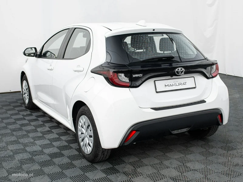 Toyota Yaris XP210 4