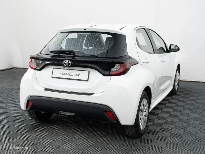Toyota Yaris XP210 5